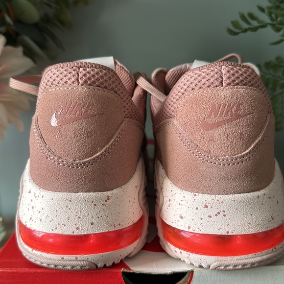 Nike AIR MAX EXCEE ROSE WHISPER size 8.5 - Picture 6 of 6